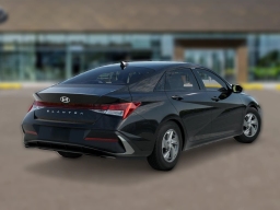 Hyundai Elantra SE Sedan 2026