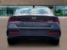 Hyundai Elantra SE Sedan 2026