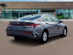 Hyundai Elantra SE Sedan 2026