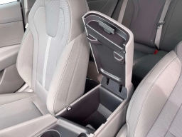 Hyundai Elantra SE Sedan 2026