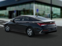 Hyundai Elantra SE Sedan 2026
