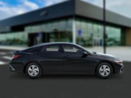 Hyundai Elantra SE Sedan 2026