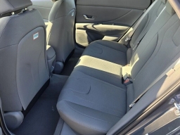 Hyundai Elantra SE Sedan 2026