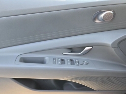 Hyundai Elantra SE Sedan 2026