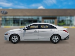 Hyundai Elantra SE Sedan 2026