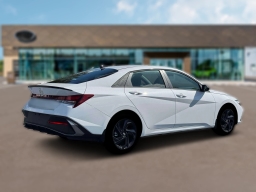 Hyundai Elantra SEL Sport Sedan 2026