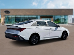 Hyundai Elantra Hybrid SEL Sport Sedan 2026