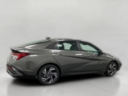 Hyundai Elantra Hybrid Limited Sedan 2026
