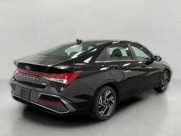 Hyundai Elantra Hybrid Limited Sedan 2026