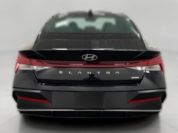 Hyundai Elantra Hybrid Limited Sedan 2026