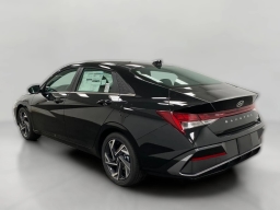 Hyundai Elantra Hybrid Limited Sedan 2026