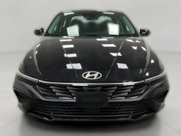 Hyundai Elantra Hybrid Limited Sedan 2026