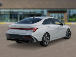 Hyundai Elantra Hybrid Limited Sedan 2026