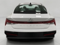Hyundai Elantra Limited IVT 2026