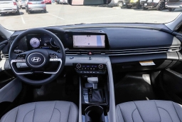 Hyundai Elantra Limited IVT 2026