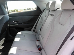 Hyundai Elantra Limited IVT 2026