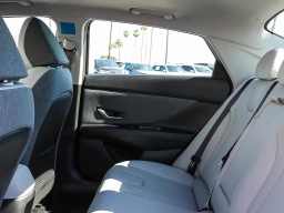 Hyundai Elantra Limited IVT 2026