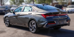 Hyundai Elantra Limited IVT 2026