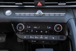 Hyundai Elantra Limited IVT 2026
