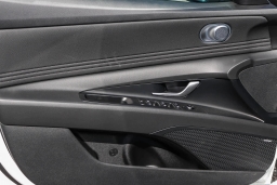 Hyundai Elantra Limited IVT 2026