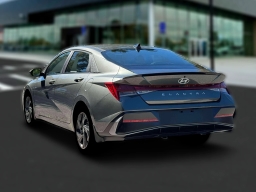 Hyundai Elantra SEL Sport Premium Sedan 2026