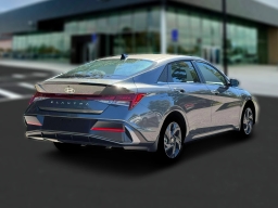 Hyundai Elantra SEL Sport Premium Sedan 2026