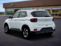 Hyundai Venue SEL FWD 2026