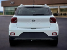 Hyundai Venue SEL FWD 2026