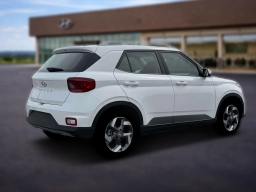 Hyundai Venue SEL FWD 2026