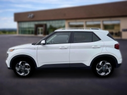 Hyundai Venue SEL FWD 2026
