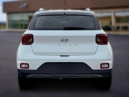 Hyundai Venue SEL FWD 2026