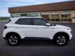 Hyundai Venue SEL FWD 2026