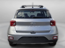 Hyundai Venue SEL FWD 2026