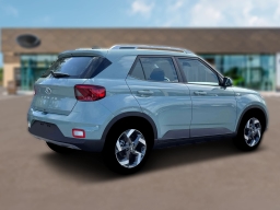 Hyundai Venue SEL FWD 2026