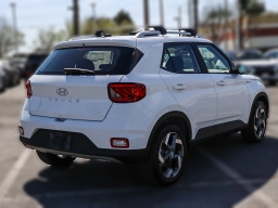 Hyundai Venue SEL FWD 2026