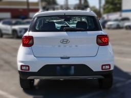 Hyundai Venue SEL FWD 2026