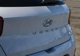 Hyundai Venue SEL FWD 2026