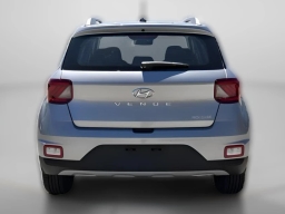 Hyundai Venue SEL FWD 2026