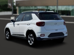 Hyundai Venue SEL FWD w/Two-Tone Roof 2026
