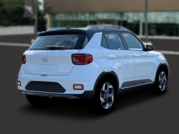 Hyundai Venue SEL FWD w/Two-Tone Roof 2026