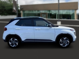 Hyundai Venue SEL FWD w/Two-Tone Roof 2026