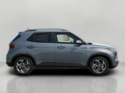 Hyundai Venue SEL FWD 2026
