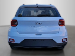 Hyundai Venue SEL FWD 2026