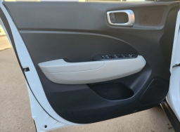 Hyundai Venue SEL FWD 2026