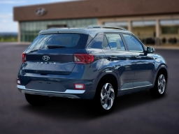 Hyundai Venue SEL FWD 2026