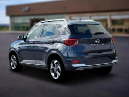 Hyundai Venue SEL FWD 2026