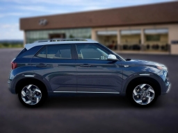 Hyundai Venue SEL FWD 2026