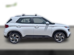 Hyundai Venue SEL FWD 2026