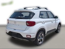 Hyundai Venue SEL FWD 2026