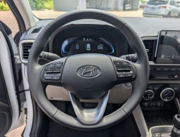 Hyundai Venue SEL FWD 2026